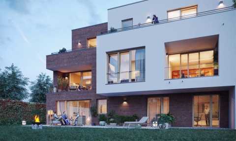 Modernes Mehrfamilienhaus abends, Menschen auf Balkonen und Terrasse, Feuerstelle.