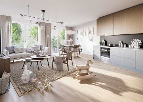 Helles Wohnzimmer mit Küche, Kinderholzpferd und großen Fenstern zur Terrasse.