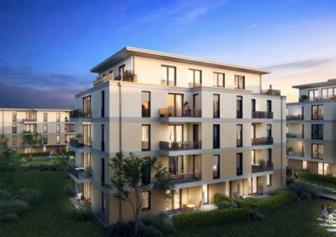 Modernes Wohngebäude mit mehreren Balkonen bei Abenddämmerung.