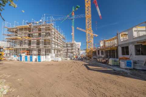 Garden House C (Vordergrund), Garden House A (Hintergrund), Mietprojekt (seitlich rechts)
