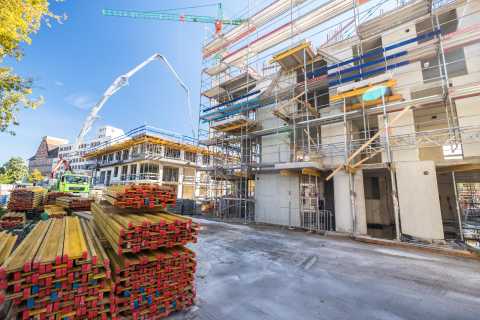 Garden House B (Vordergrund), Tower (Hintergrund)