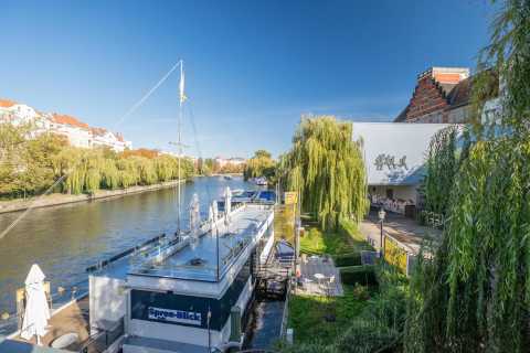 Blick auf die Spree von der Altonaer Straße