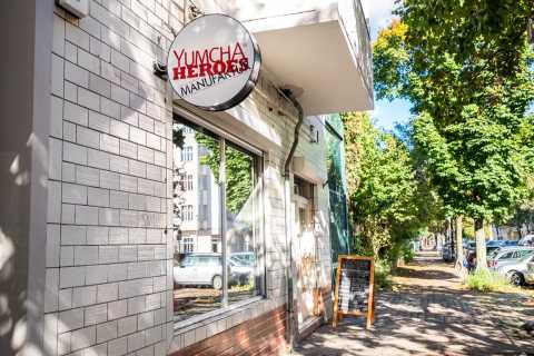 Yumcha Hereos Manufaktur in der Dunckerstraße | In der ehemaligen Fleischerei werden heute Dumblings traditionell per Hand hergestellt und im Restaurantbetrieb angeboten