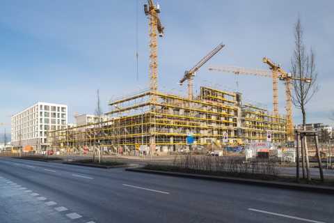 Heidestraße mit Baufortschritt der Nachbargebäude